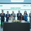 Đại diện OCB và IFC thực hiện ký kết thỏa thuận tư vấn chuyển đổi ngân hàng xanh và dịch vụ ngân hàng số