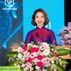 Bà Hàn Thị Khánh Vinh – Thành viên HĐQT, Tổng Giám đốc trình bày Báo cáo KQKD năm 2023 và KH năm 2024