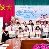 Những phần quà tặng, học bổng mang hân hoan đến với các bạn nhỏ tại Làng trẻ em SOS Hà Nội