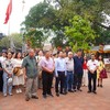 Đoàn khảo sát tham quan tại Đình Nội (thuộc làng Bình Đà, xã Bình Minh, huyện Thanh Oai).