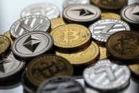 Indonesia là quốc gia tiếp theo mạnh tay với giao dịch tiền ảo. Ảnh: Bloomberg.