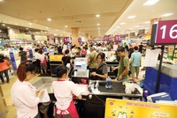 Hàng loạt doanh nghiệp hàng đầu Nhật Bản, như ANA, AEON, Mitsui... đã và đang tích cực triển khai dự án tại Việt Nam. Trong ảnh: Trung tâm thương mại AEON Mall Long Biên (Hà Nội). Ảnh: Đức Thanh.