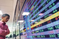 Những phiên giao dịch tỷ USD trở lại, chọn cơ hội khó hơn
