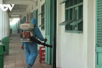 Trường học trong tỉnh chuẩn bị vệ sinh, sát khuẩn trường lớp để đón học sinh quay trở lại trường học tập.