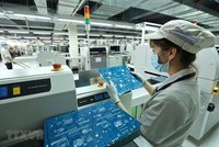 Dây chuyền sản xuất sản phẩm thiết bị đầu cuối. (Ảnh: Minh Quyết/TTXVN)