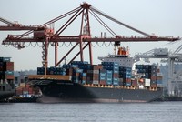 Sau thời gian gặp khó do khủng hoảng kinh tế, thương mại toàn cầu bắt đầu lấy lại đà tăng trưởng mạnh từ năm 2017