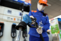 Diễn biến thị trường xăng dầu khiến doanh nghiệp và người dân lo lắng.
