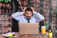 TNA và VRC giảm sàn có gì lạ?