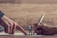 HĐQT có được quyết định các giao dịch thường xuyên phát sinh trong năm với công ty mẹ?