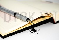 Tư vấn viên bảo hiểm nên viết thư ngỏ trước cho khách hàng, nhấn mạnh yếu tố con người là tài sản vô giá và cuộc sống là vô thường