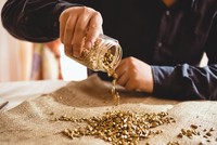 Giá vàng hôm nay ngày 23/11: Vàng vẫn còn động lực tăng