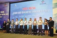 Vinh danh những DN có điểm minh bạch và công bố thông tin tốt hàng năm, là cách HNX và UBCK tạo động lực để các DN làm tốt công tác này - Ảnh: Nguyễn Hữu Huân