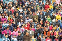 Đa số người dân chưa quan tâm đến việc mua
bảo hiểm, luôn nghĩ bệnh tật sẽ không xảy ra
với mình