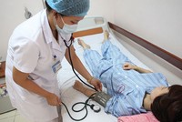 Phi nhân thọ “dấn thân” vào bảo hiểm bệnh hiểm nghèo