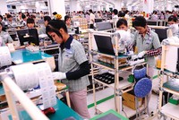 Năm 2016, khu vực FDI vừa bù đắp được nhập siêu của doanh nghiệp trong nước, vừa tạo ra xuất siêu gần 3 tỷ USD, đóng góp 20% GDP. Ảnh: Hà Thanh