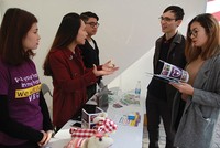 Các bạn trẻ giới thiệu về ý tưởng khởi nghiệp kinh doanh tại Start-up Festival 2016