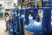 Doanh nghiệp kinh doanh gas đang chờ được bỏ điều kiện kinh doanh. Ảnh: Đức Thanh