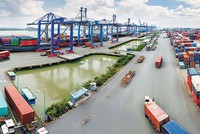 Cổ phiếu của các doanh nghiệp ngành logistics đang giảm giá,
phần nào đưa định giá cổ phiếu ngành trở nên hấp dẫn hơn