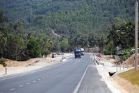 Các doanh nghiệp tham gia đầu tư dự án PPP luôn muốn có cơ chế bảo lãnh chính phủ. Trong ảnh: Đường dẫn vào hầm Cù Mông. Ảnh: Đức Thanh.