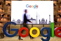 Google nói đã đóng thuế thu nhập doanh nghiệp với tỉ lệ 23%, hầu hết tại Mỹ, nhưng sẽ ủng hộ một hiệp định toàn cầu nhằm thay đổi phương thức đánh thuế với các công ty đa quốc gia như họ - Ảnh: AFP