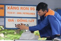 Giá xăng sẽ tăng trở lại vào ngày mai?