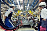 Lo sản xuất ô tô trong nước tiếp tục… hụt hơi