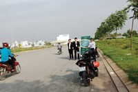 Một dự án tại Thành phố mới Tân An (Long An) đang được nhân viên môi giới rao bán
dọc đường