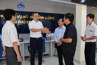 Chủ tịch UBND tỉnh Phú Yên, ông Phạm Đại Dương trong một lần kiểm tra Trung tâm hành chính công của tỉnh.