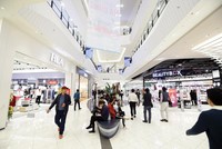 Nhà đầu tư Nhật Bản sẽ tăng đầu tư mạnh vào lĩnh vực dịch vụ, bán lẻ. Trong ảnh: Aeon Mall Hà Đông. Ảnh: Đức Thanh