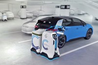 Robot có thể tự động tìm và chạy đến sạc điện cho ô tô
