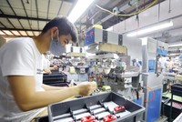 Hiện tại, Chính phủ sẽ tiếp tục nghiên cứu để có các chính sách hỗ trợ toàn diện hơn cho doanh nghiệp, cho người dân, cho toàn nền kinh tế.