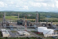 Do ảnh hưởng của Covid-19, Nhà máy Lọc dầu Dung Quất phải xem xét phương án tạm dừng vận hành một thời gian. Ảnh: Lê Toàn