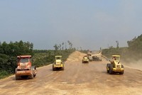 Quá trình lựa chọn nhà thầu cho 11 gói thầu xây lắp Dự án cao tốc Bắc - Nam phía Đông đoạn Cam Lộ - La Sơn đã được thường xuyên nhận được sự phối hợp của Tổ giám sát liên ngành theo dõi, giám sát quá trình đấu thầu Dự án cao tốc Bắc - Nam phía Đông.