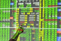 Chứng khoán Trung Quốc đại lục nhích nhẹ trong phiên giao dịch sáng nay 26/5. Ảnh: AFP