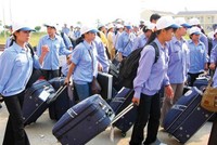 Các quy định chặt chẽ với doanh nghiệp đưa người lao động đi làm việc ở nước ngoài là cần thiết nhằm nâng cao việc bảo đảm các điều kiện bảo vệ người lao động. Ảnh: Internet