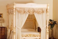 Chiếc giường có giá cả một tòa nhà