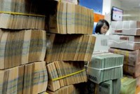 Thay vì đổ tiền vào sản xuất, kinh doanh, dòng tiền “nhàn rỗi” tạm thời lên tới nghìn tỷ của các “ông lớn” Nhà nước được đem gửi ngân hàng lấy lãi. Ảnh minh họa