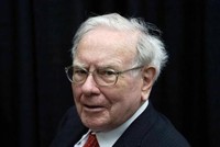 Warren Buffett, tỉ phú tự thân và là nhà đầu tư huyền thoại thế giới
ẢNH: REUTERS
