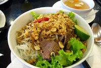 7 món ngon ở 'phố Tây' Tạ Hiện