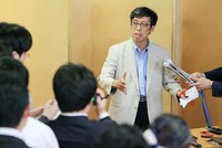 Trưởng đoàn đàm phán Nhật Bản - Kazuyoshi Umemoto. Ảnh: Nikkei