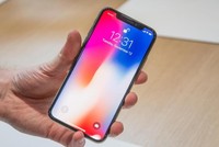 iPhone X mang lại không ít tiền cho Samsung.