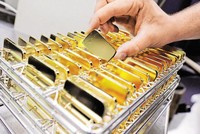 Sáng 8/12, giá vàng bốc hơi 200.000 đồng/lượng