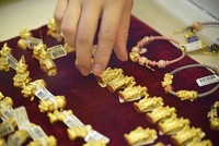 Sản phẩm độc lạ của năm nay gồm heo vàng, ông thần tài...