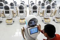Robot đang ngày càng phổ biến trong nhiều lĩnh vực. Ảnh: AFP.