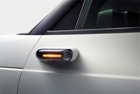 Gương chiếu hậu của Honda E là camera thay vì gương kiểu truyền thống và tích hợp cả đèn xi-nhan.