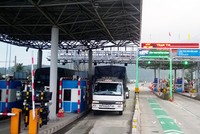 BOT Bắc Hải Vân đã có làn thu phí không dừng. Ảnh: Anh Duy.