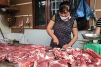 Thịt lợn nhập khẩu giá rẻ hơn nhiều so với giá thịt lợn trong nước bán ở chợ.