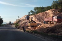 Cao tốc Cam Lộ- La Sơn hiện đang được xây dựng, dự án do Ban quản lý dự án đường HCM làm chủ đầu tư.