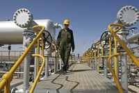 Iran “thêm dầu vào lửa”