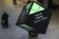 Lãnh đạo doanh nghiệp FTSE 100 làm 3 ngày bằng nhân viên kiếm cả năm